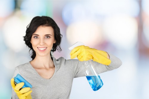 Detailed bathroom cleaning for a move-out in SW4