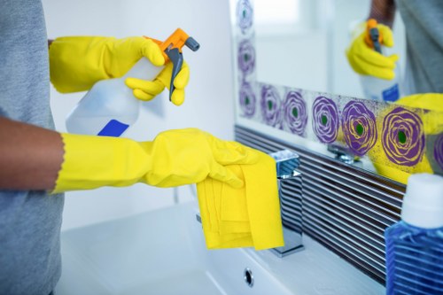 Detailed kitchen and bathroom one-off cleaning in SW4